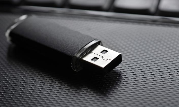 How to clear a usb stick on windows 10